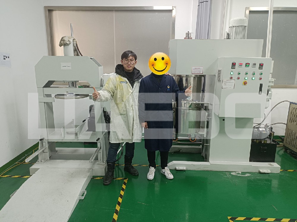 浙江某科技有限公司60L行星攪拌機(jī)調(diào)試成功