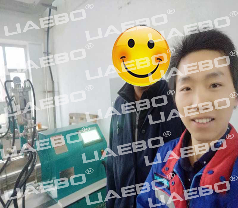 5L臥式砂磨機(jī)涂料研磨現(xiàn)場(chǎng)