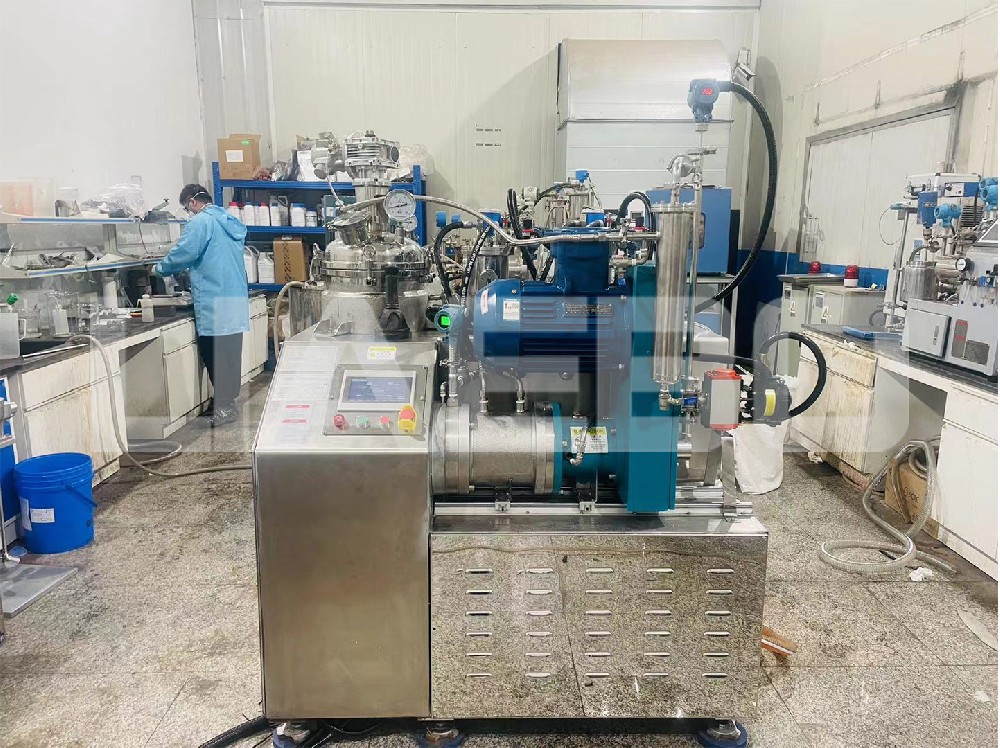 浙江某新材料公司3L雙動(dòng)力砂磨機(jī)調(diào)試成功