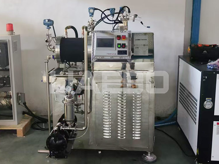 常州某機械有限公司 10L砂磨機調(diào)試成功