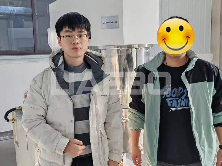 陜西某科技有限公司 ，60L雙行星攪拌機(jī)調(diào)試成功