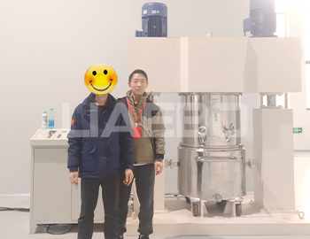 湖南某科技股份有限公司200L龍門式雙行星攪拌機(jī)調(diào)試成功