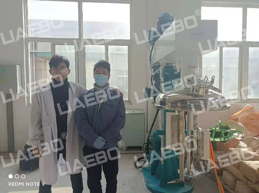 江蘇300L同心雙軸攪拌機調試成功